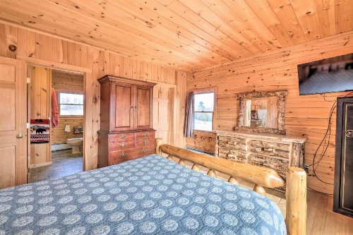 Family-Friendly Troy Getaway with Furnished Deck image 12