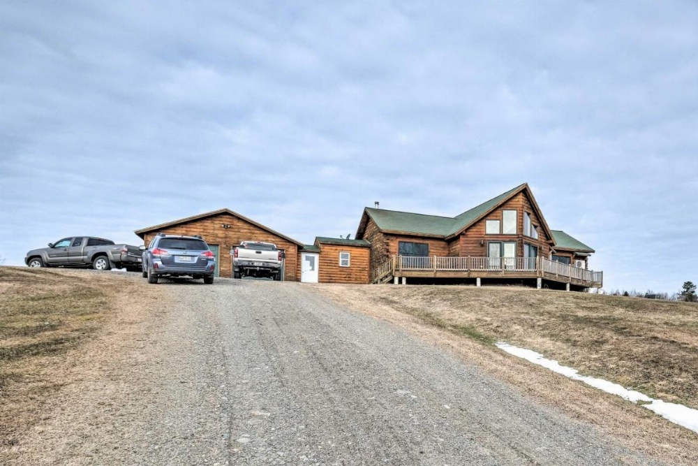 Family-Friendly Troy Getaway with Furnished Deck Image 24