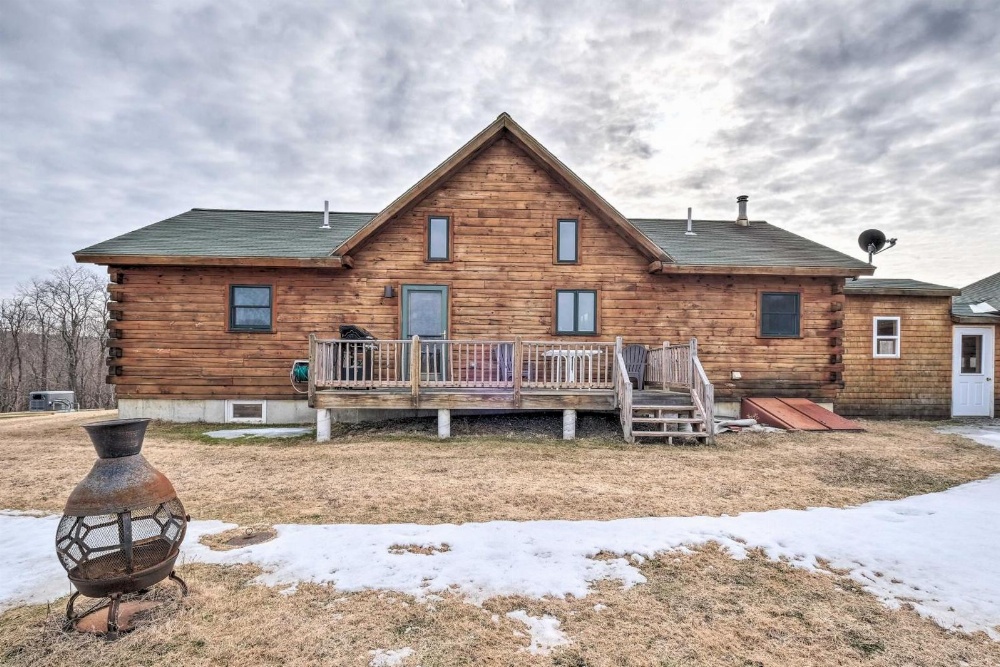 Family-Friendly Troy Getaway with Furnished Deck Main image