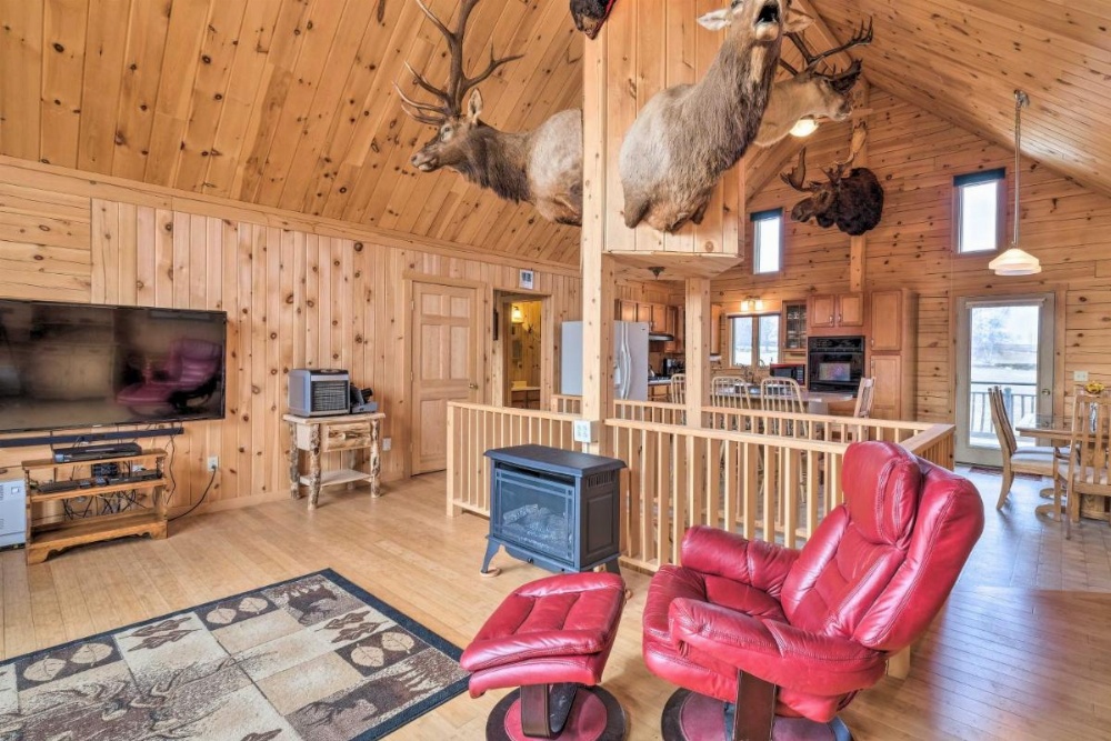 Family-Friendly Troy Getaway with Furnished Deck Image 5